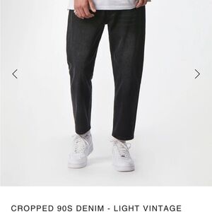 Relaxed Black Cropped Jeans with Vintage Appeal